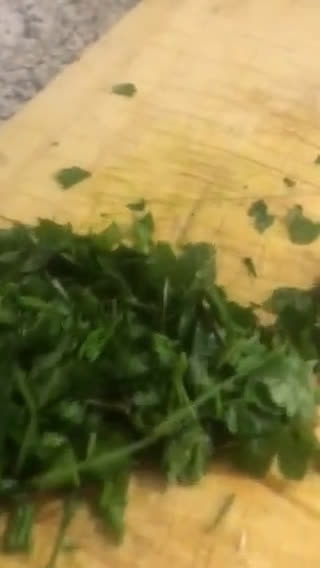 Foto del paso 1 de la receta: Salsa verde chilena