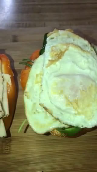 Foto del paso 3 de la receta: Sándwich de bell peppers con huevos estrellados