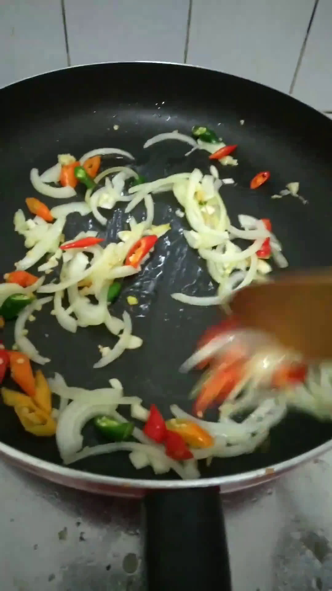Foto langkah ke 3 dari resep Tumis Tahu Telur.