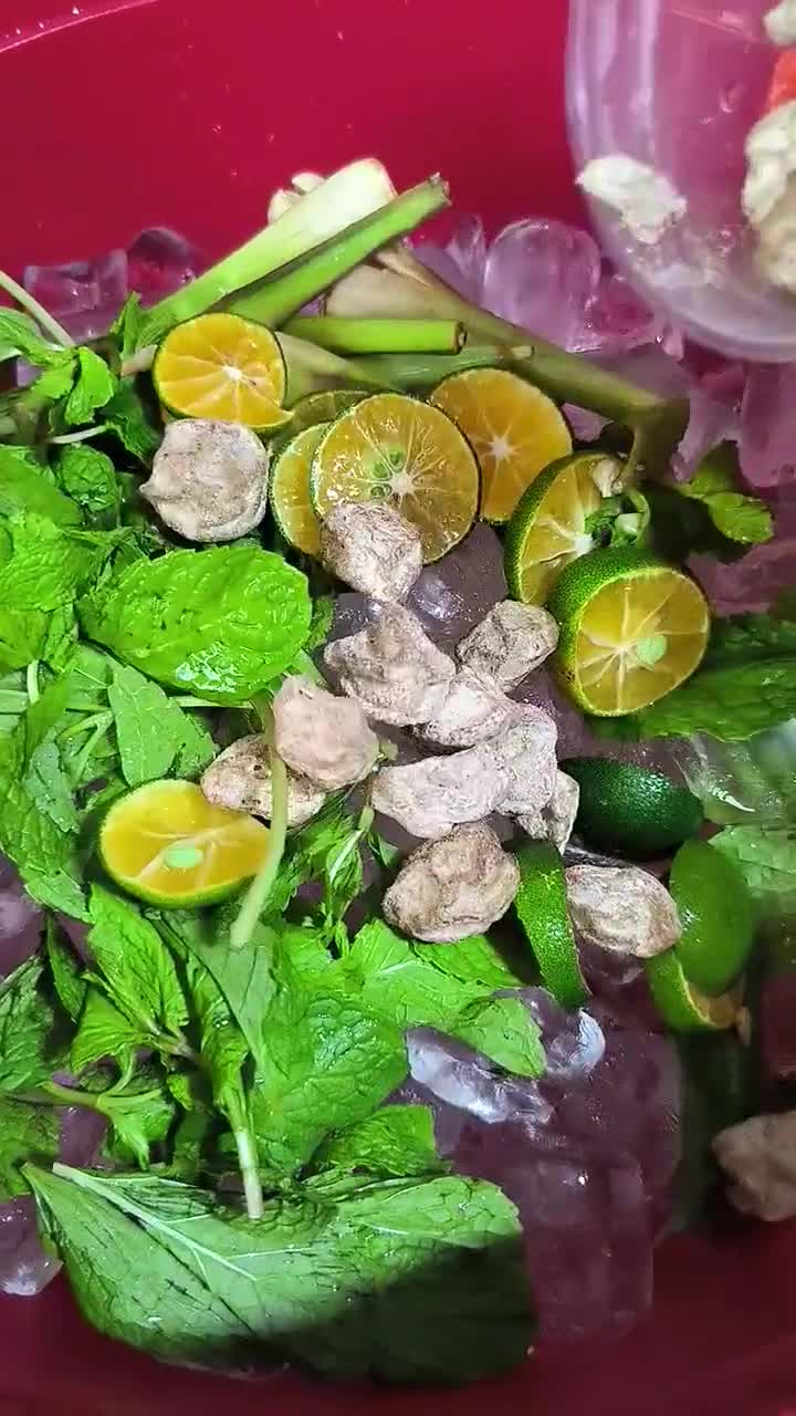Gambar langkah 2 resipi Soda herbs.