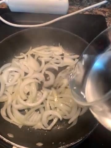 Foto del paso 1 de la receta: Salsa de salmón con eneldo para pasta