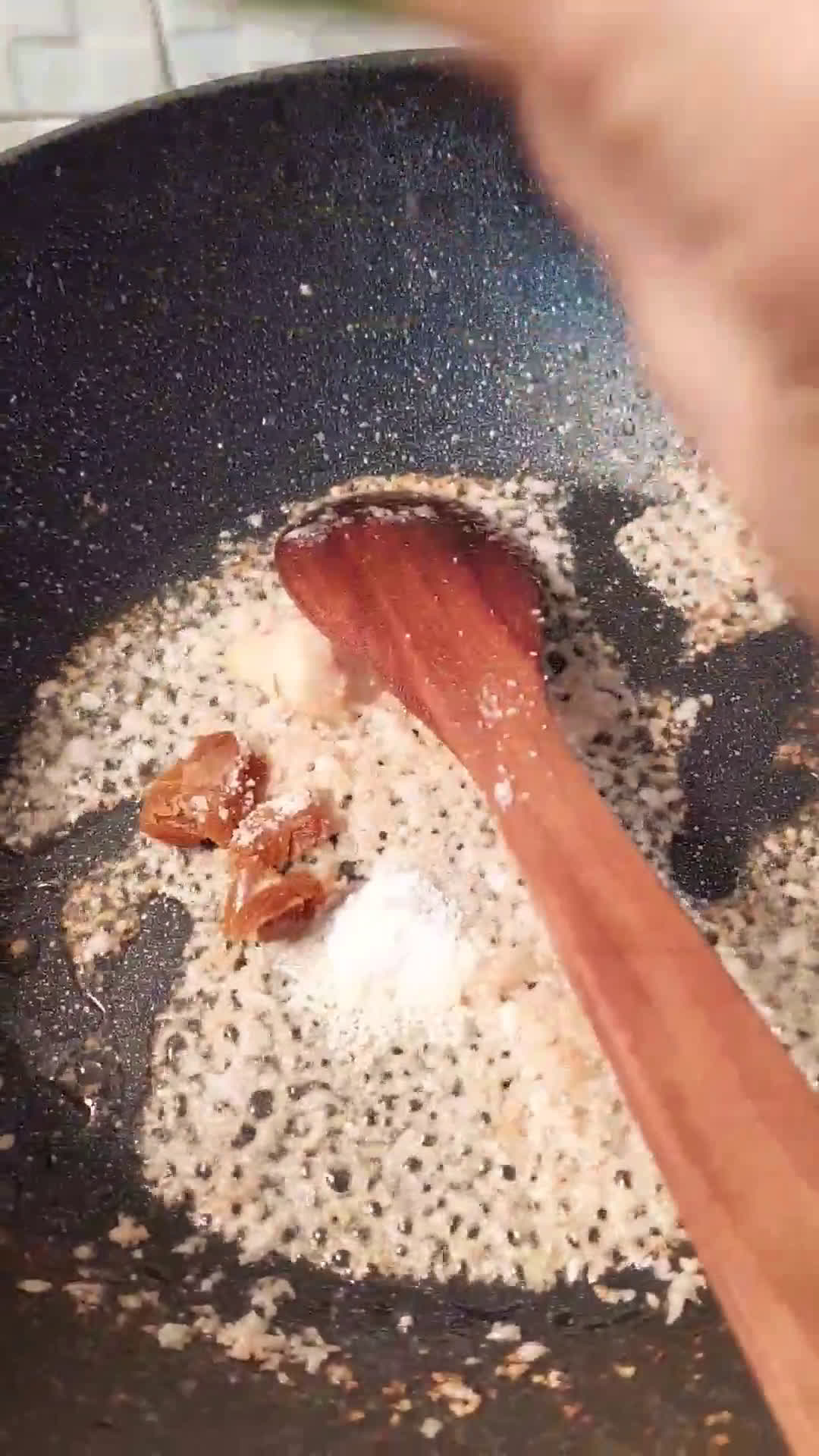 Foto langkah ke 3 dari resep Orek Tempe Tanpa Cabe.
