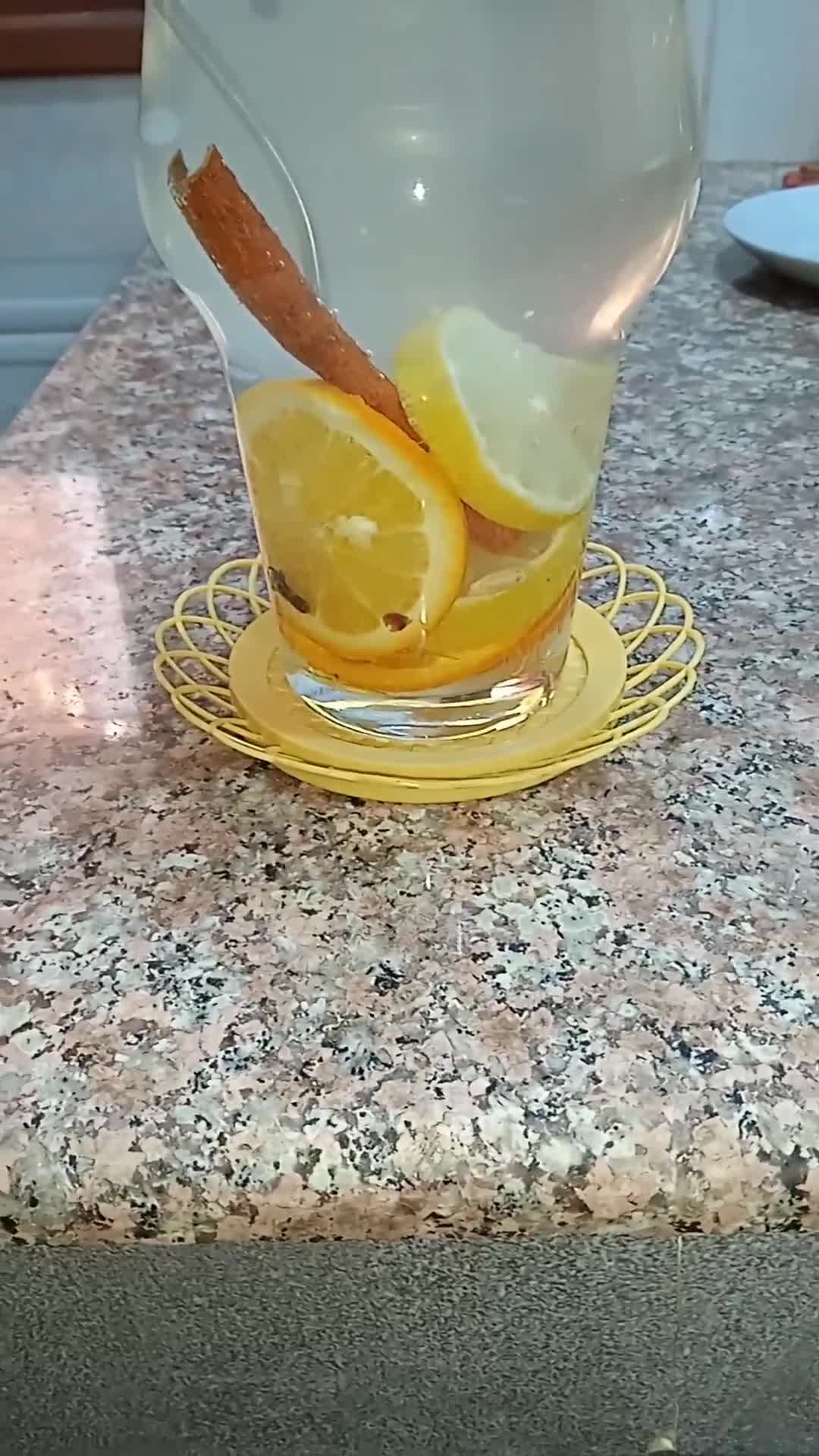Une image de l'étape 3 de Infusion agrumes / cannelle / clou de girofle et Miel naturel 🍯.