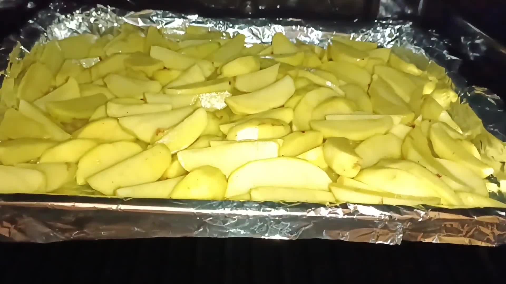 A picture of step 6 of Baked potato wedges served with beef.