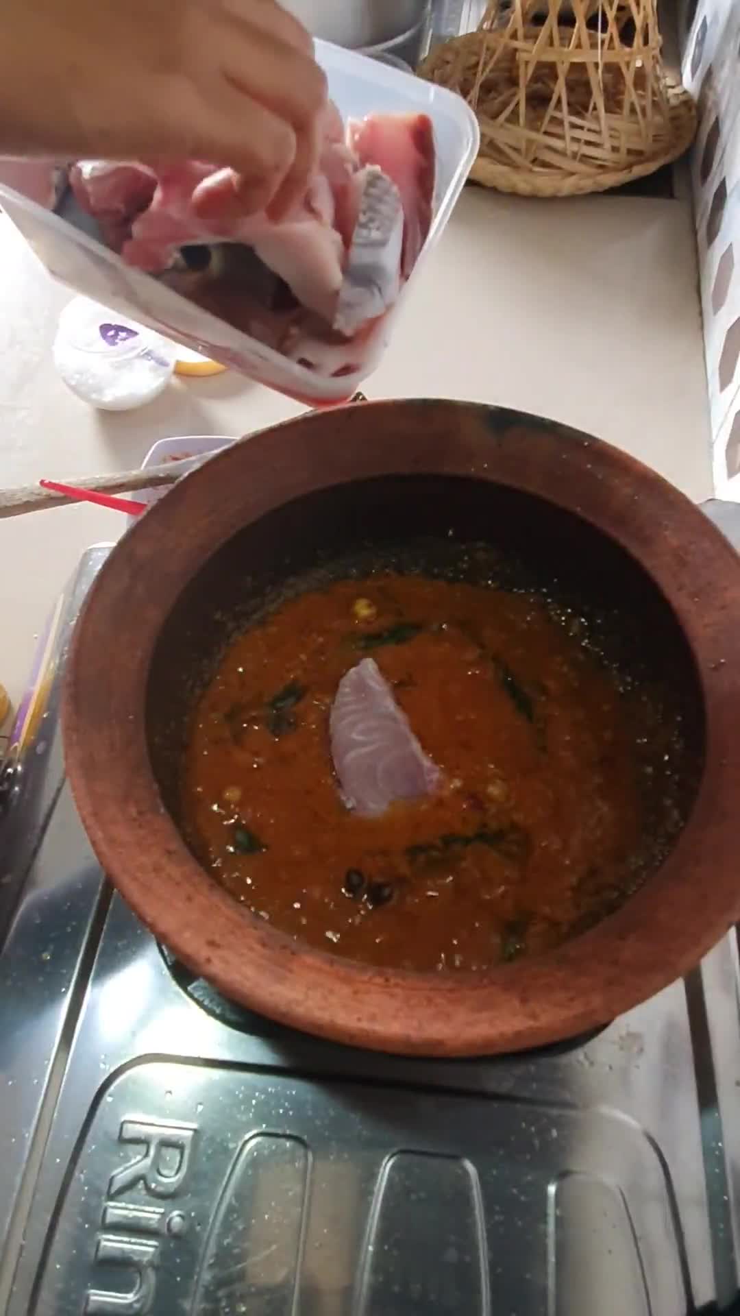 Foto langkah ke 3 dari resep Tumis Kepala Ikan.