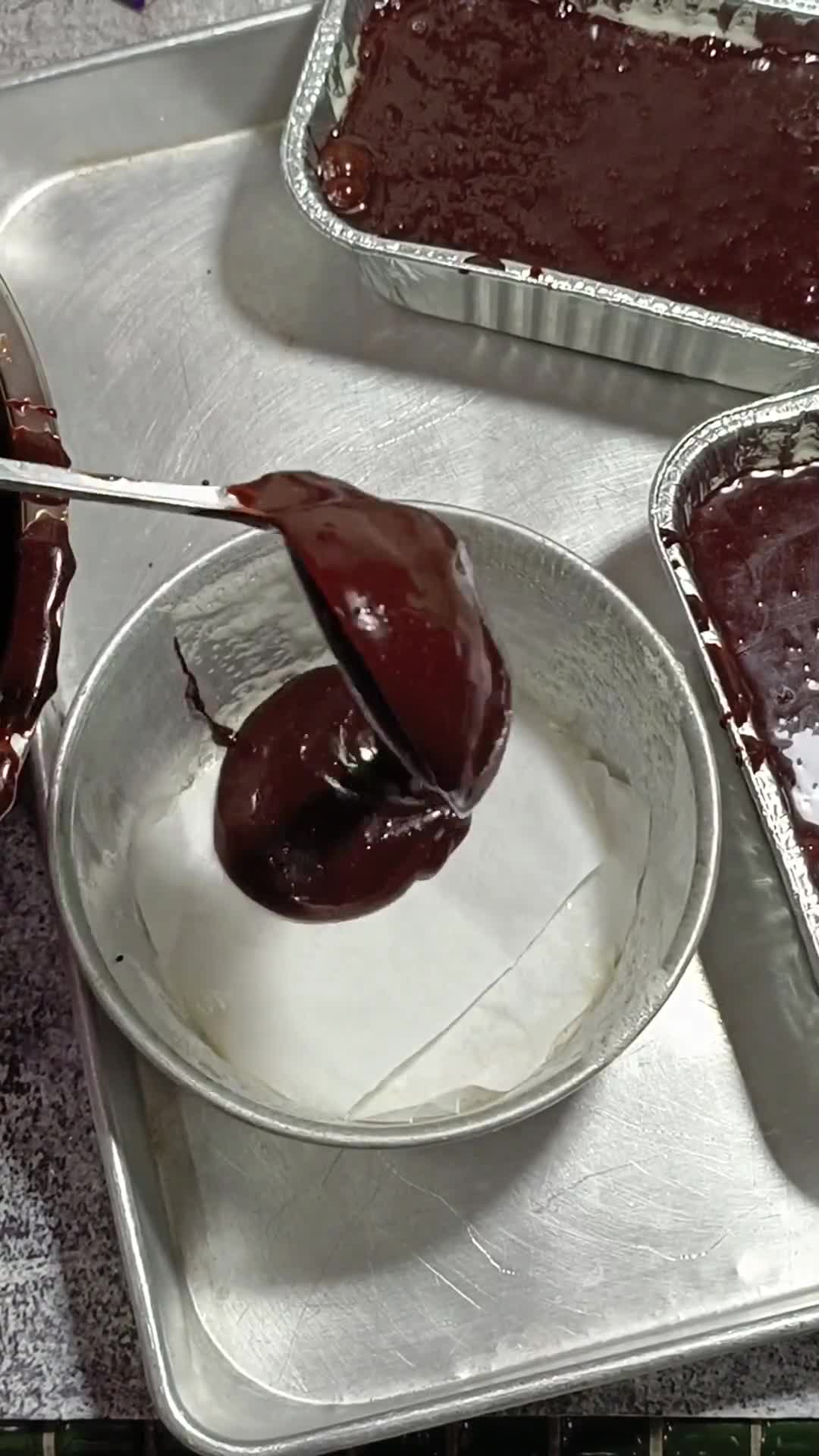 Gambar langkah 4 resipi Kek Coklat Moist.