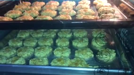 Foto langkah ke 7 dari resep Cornflakes Cheese Cookies.