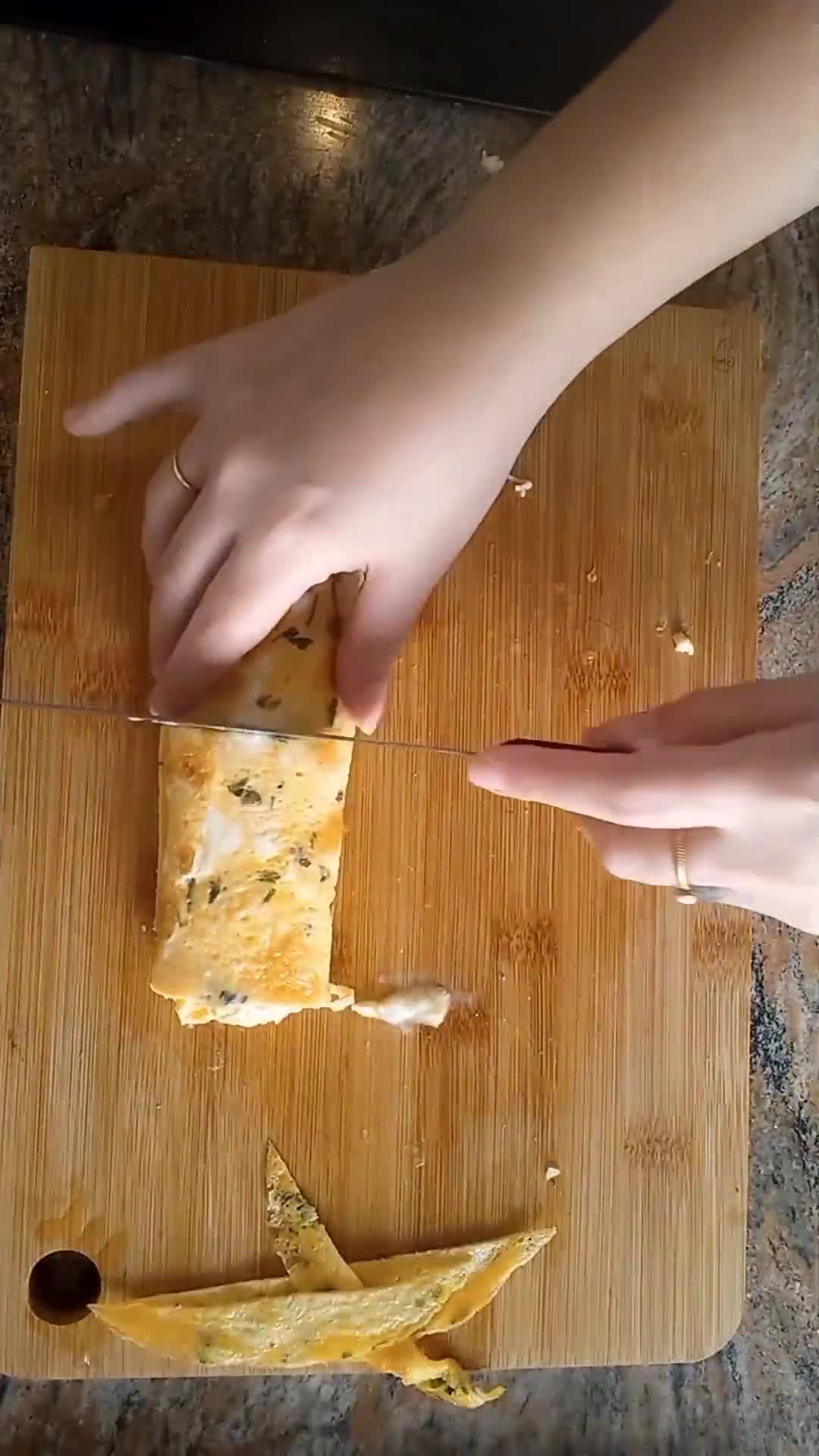 Foto del paso 2 de la receta: Canelón de huevo relleno de huevo 🍳