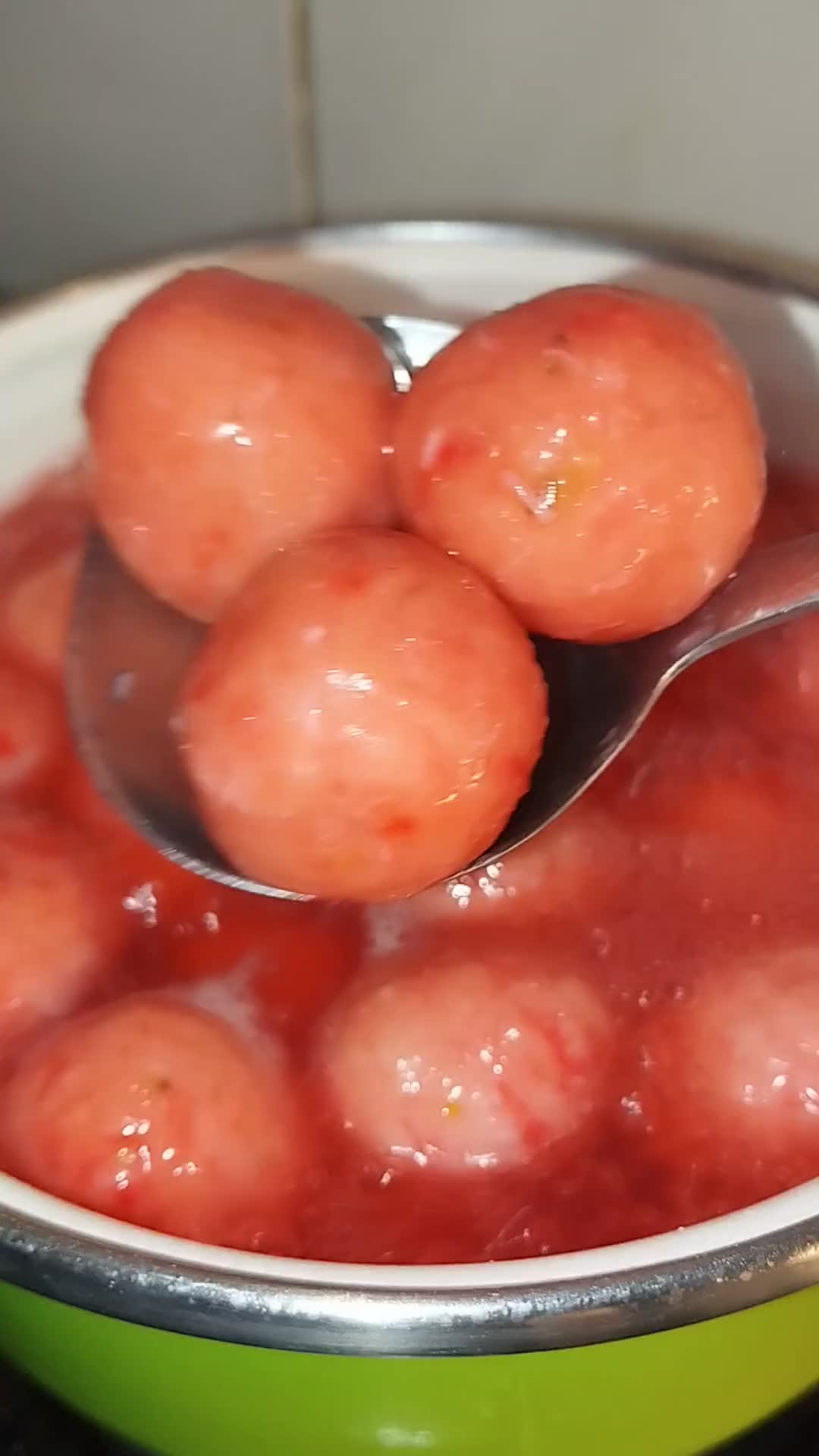Foto langkah ke 3 dari resep Eurimoo Red Velvet (Klepon Khas Timika).