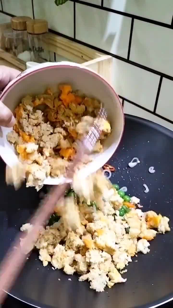 Foto langkah ke 6 dari resep Tumis Oncom leunca rawit.