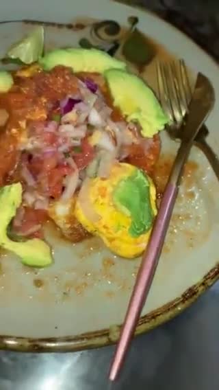 Foto del paso 5 de la receta: Huevos estrellados 🍳 ahogados en salsa de jitomate 🥫