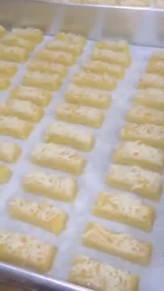 Foto langkah ke 4 dari resep Kastengel (kastangel’ kue keju).