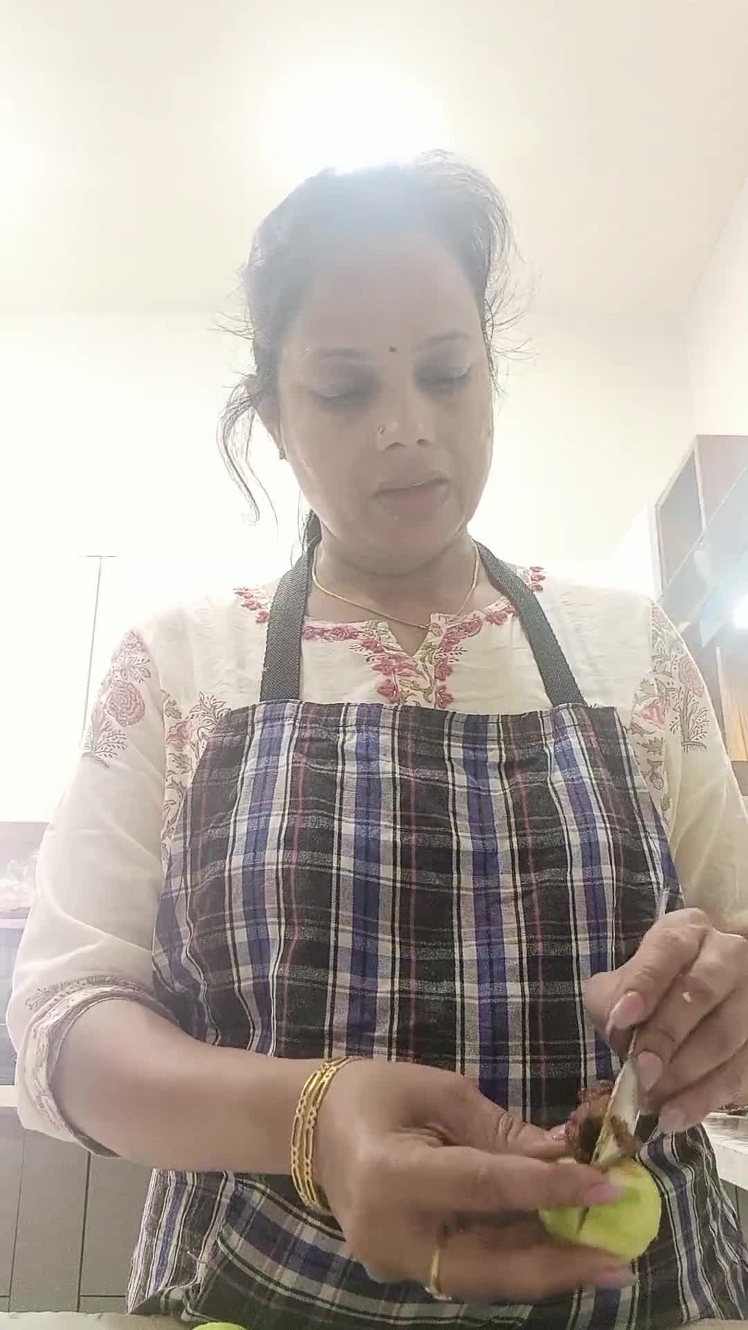 देसी भरवां टिंडे (desi stuff apple gourd recipe in Hindi) रेसिपी चरण 3 फोटो