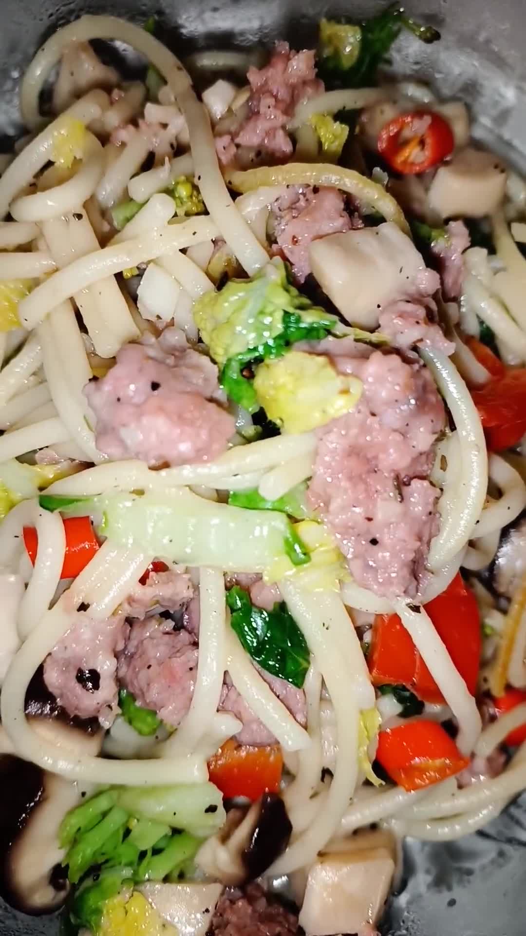 Gambar langkah 4 resipi Spaghetti Goreng Pedas.