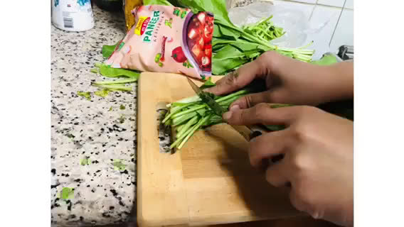 A picture of step 6 of Desi Palak paneer.