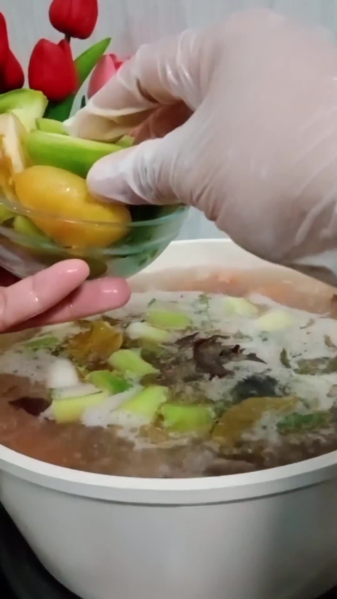Foto langkah ke 6 dari resep Sup Jamur Kuping.