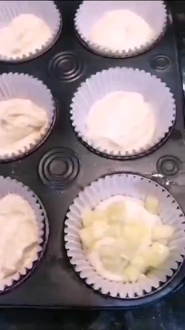 Foto del paso 3 de la receta: Muffins de vainilla con trozos de piña