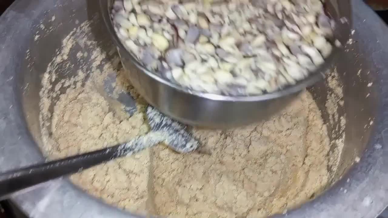 A picture of step 4 of Suji Ka Halwa💛🤤.