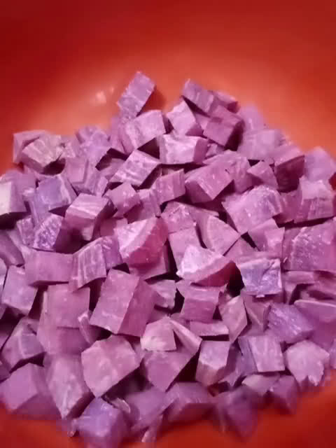 Gambar langkah 1 resipi Bubur Ubi Ungu.