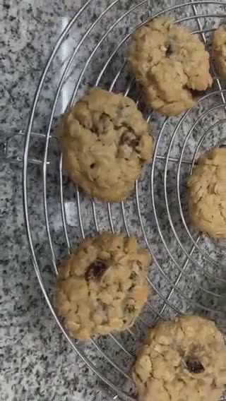 Foto langkah ke 7 dari resep Chewy Oatmeal Cookies.