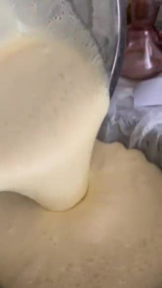 Foto del paso 7 de la receta: Tarta de queso quemada, con crumble de galletas, miel y chía