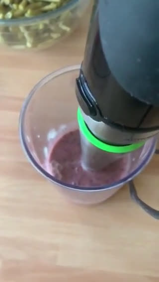 Foto del passaggio 1 della ricetta Mousse di Uva Fragola e Banana