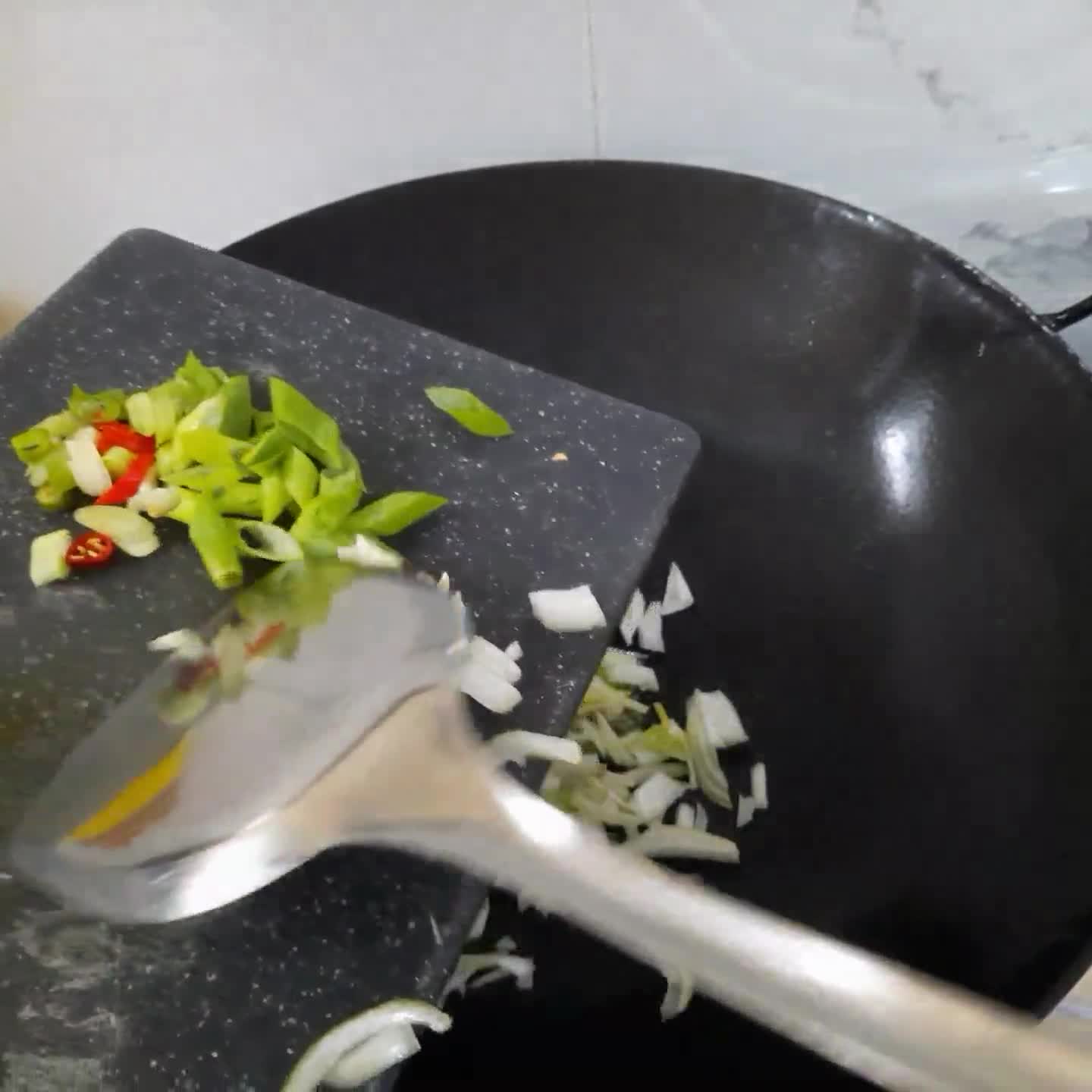 Foto langkah ke 1 dari resep Tumis Beef Tanpa Minyak.