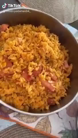 Foto del paso 4 de la receta: Locrio de chuleta con ensalada verde