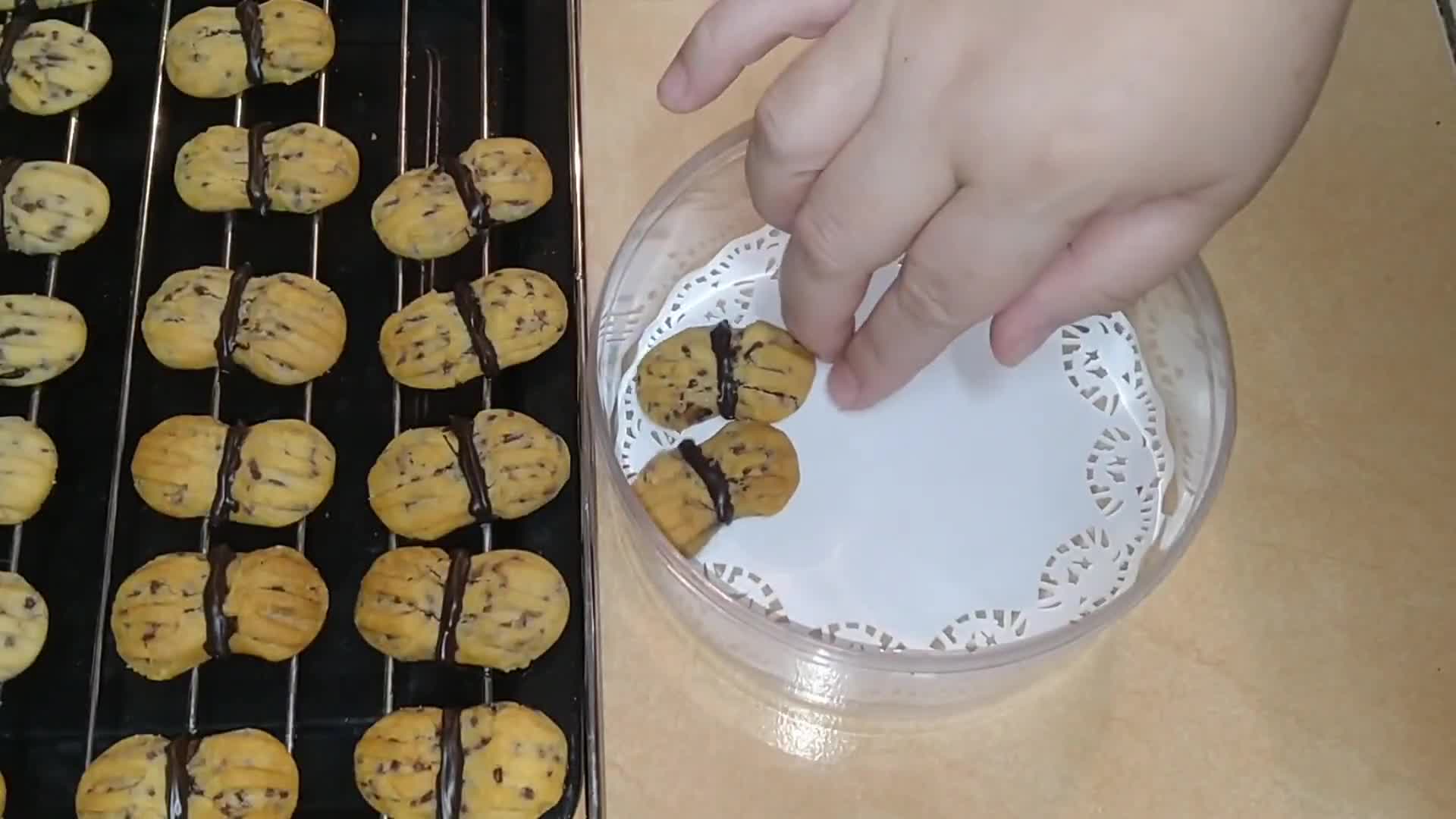 Foto langkah ke 6 dari resep 189. Cookies Messes.