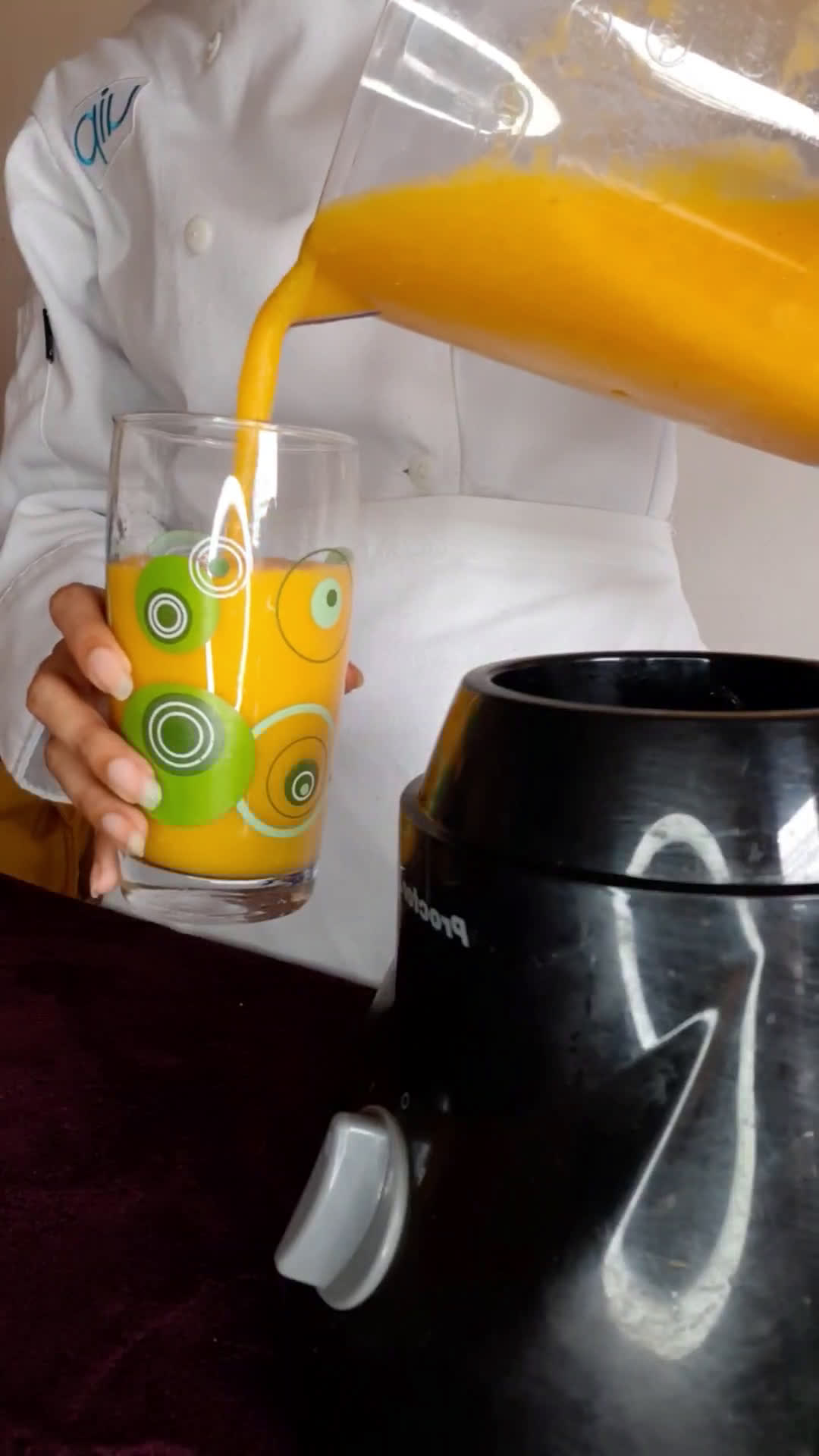 Foto del paso 3 de la receta: Smoothie de Piña, Mandarina y Jengibre
