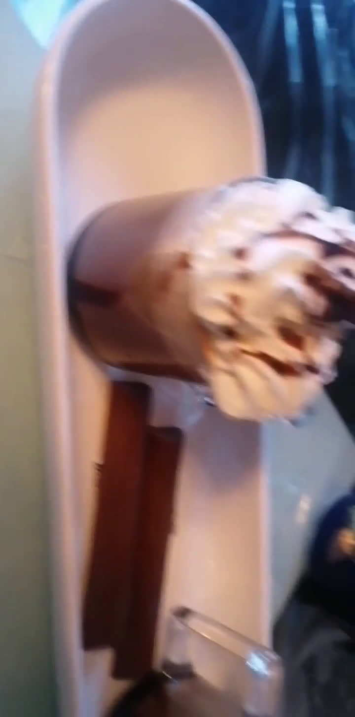 صورة لخطوة 2 من وصفة ميلك شيك سنيكرز