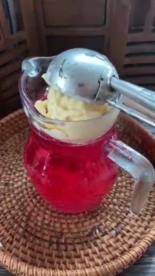 Gambar langkah 2 resipi Fanta Float.