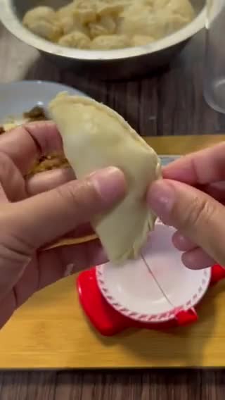 Gambar langkah 8 resipi Karipap Kentang.