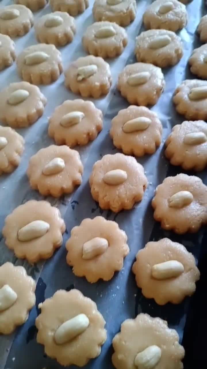 Gambar langkah 4 resipi Biskut Mazola / Biskut Kacang.