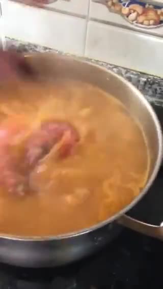 Foto del paso 8 de la receta: Caldo de merluza y gambones