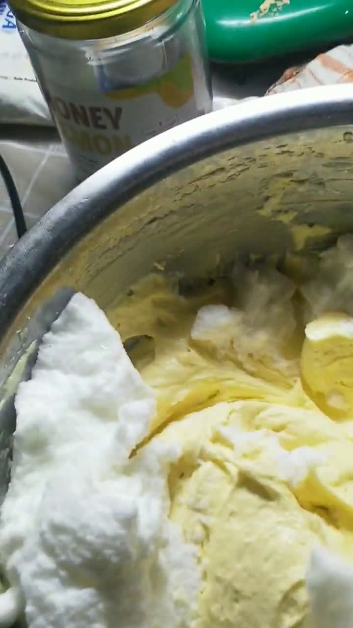 Foto langkah ke 4 dari resep Marmer Cake Law Thomas.