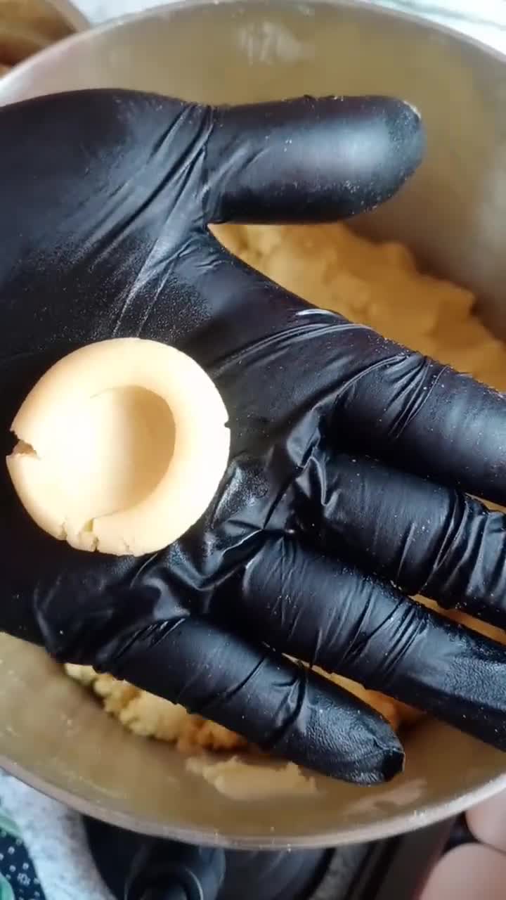 Gambar langkah 6 resipi Biskut Makmur.