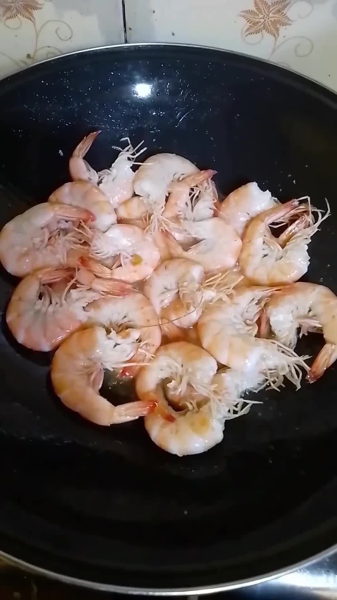 Foto langkah ke 2 dari resep Udang Goreng Mentega 예르다🦐.
