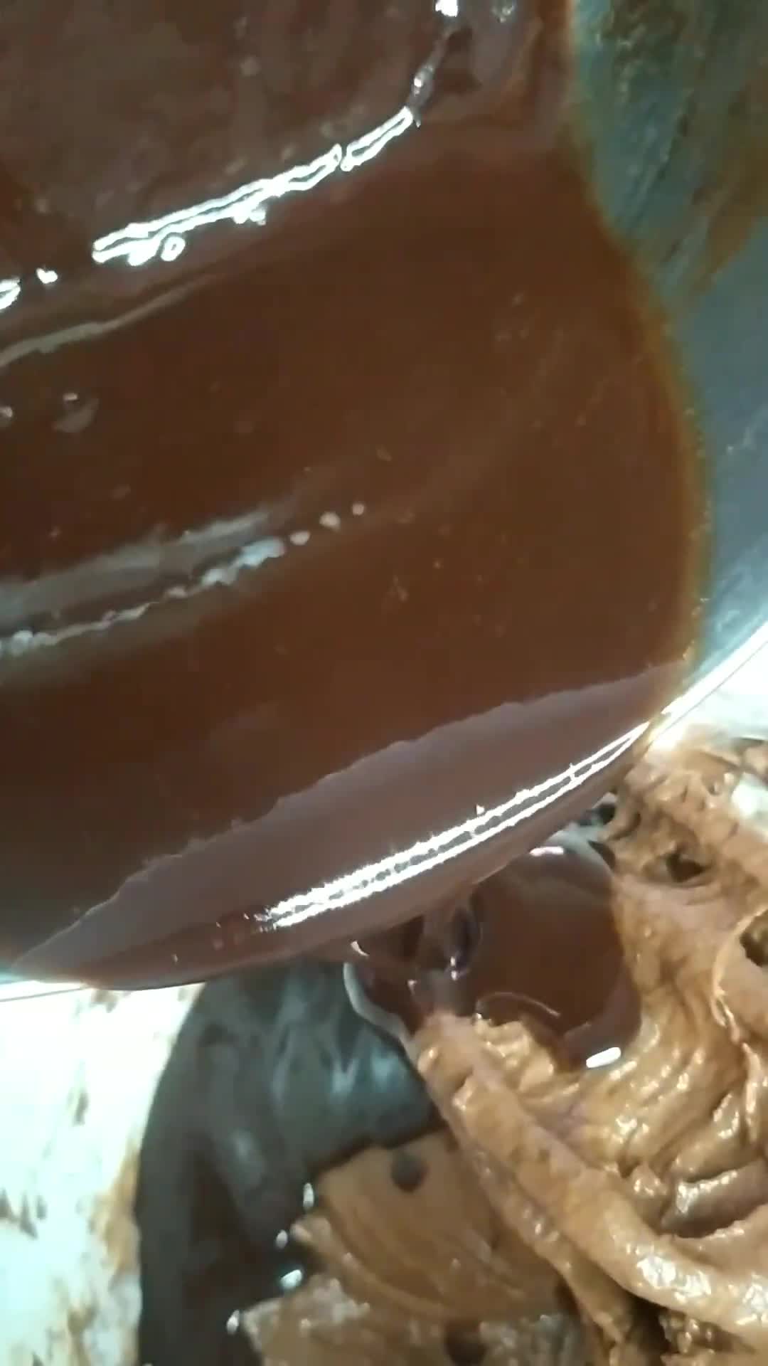 Foto langkah ke 6 dari resep Moist Banana Choco Cake.