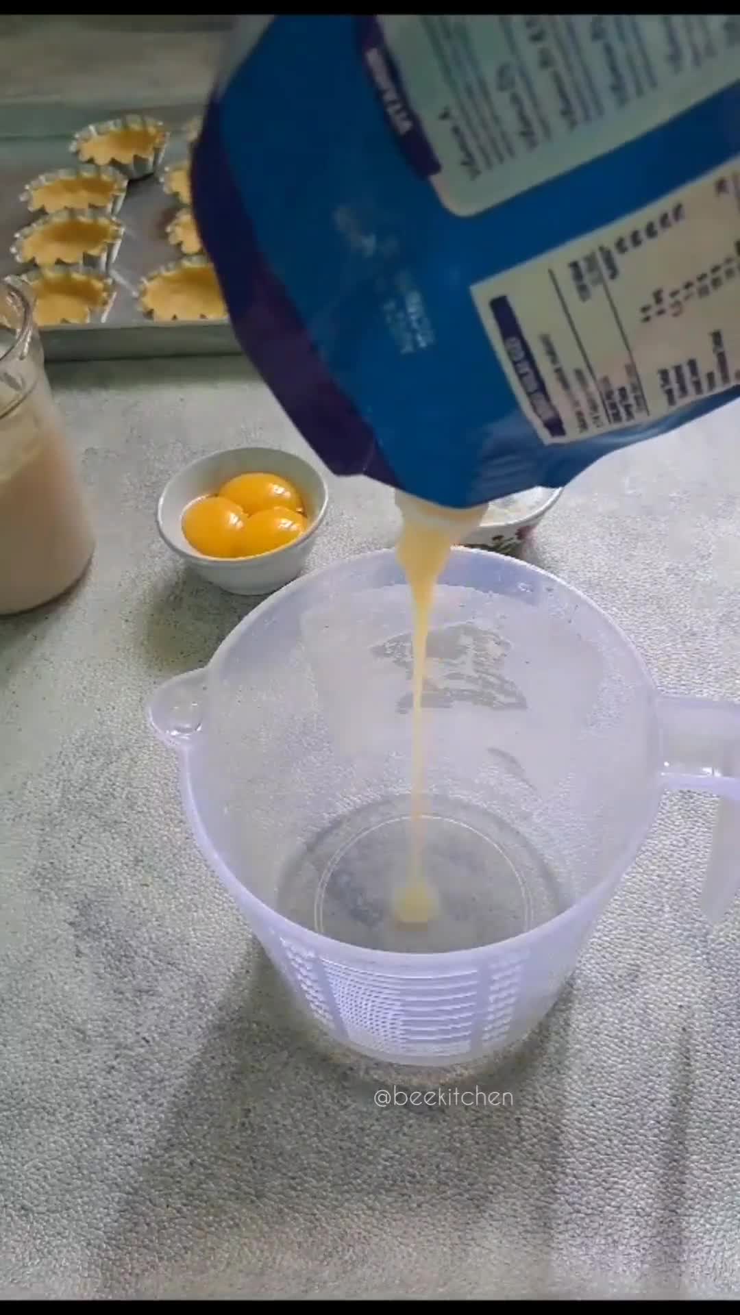 Foto langkah ke 6 dari resep Pie Susu Durian.