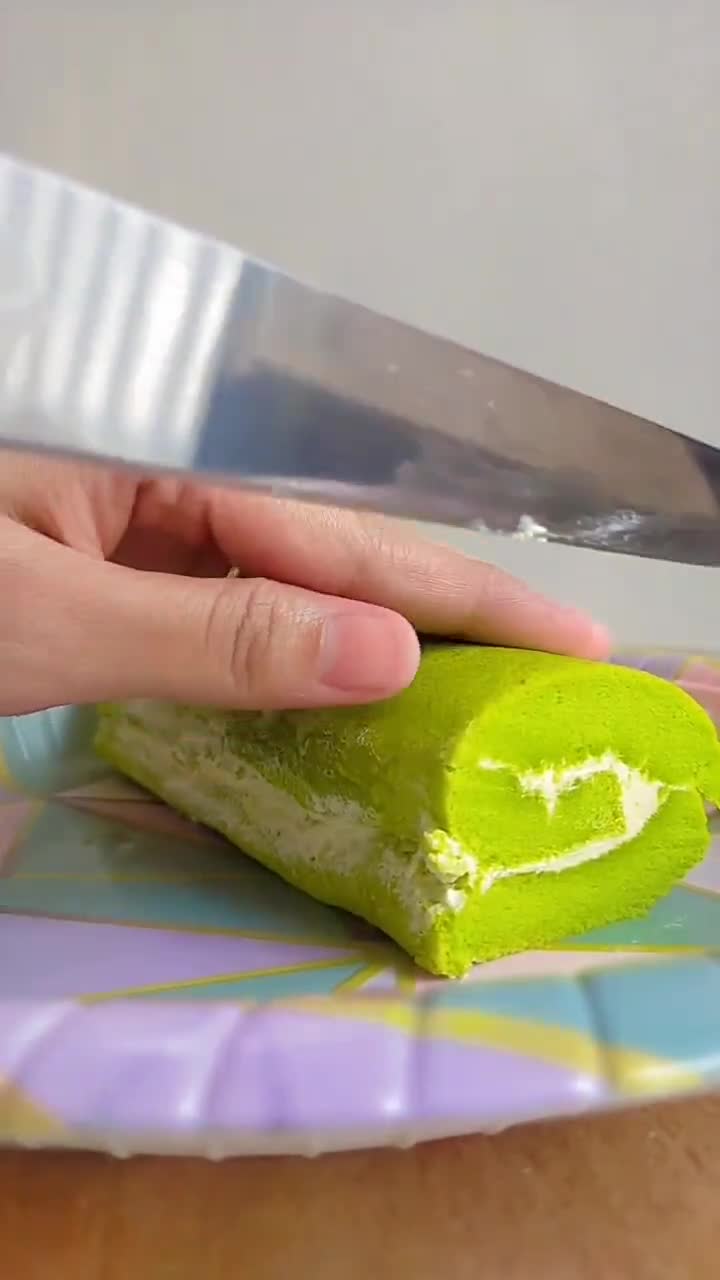 Foto langkah ke 6 dari resep Bolu gulung 2 telur ekonomis anti gagal.