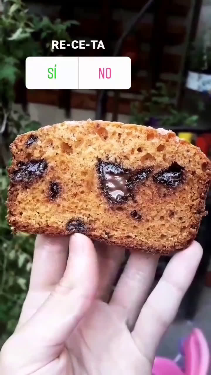Foto del paso 4 de la receta: Budín de Dulce de Leche requete fácil con pedacitos de choco⛈️😍