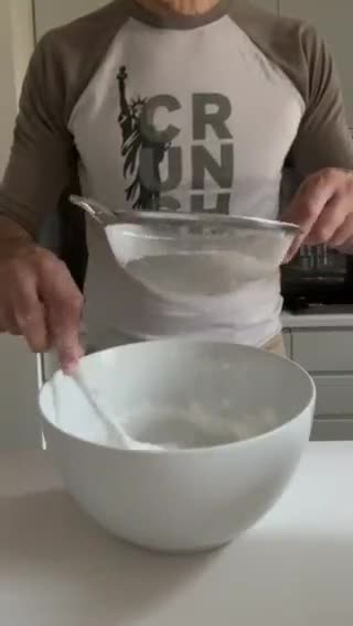 A picture of step 3 of French Meringue.