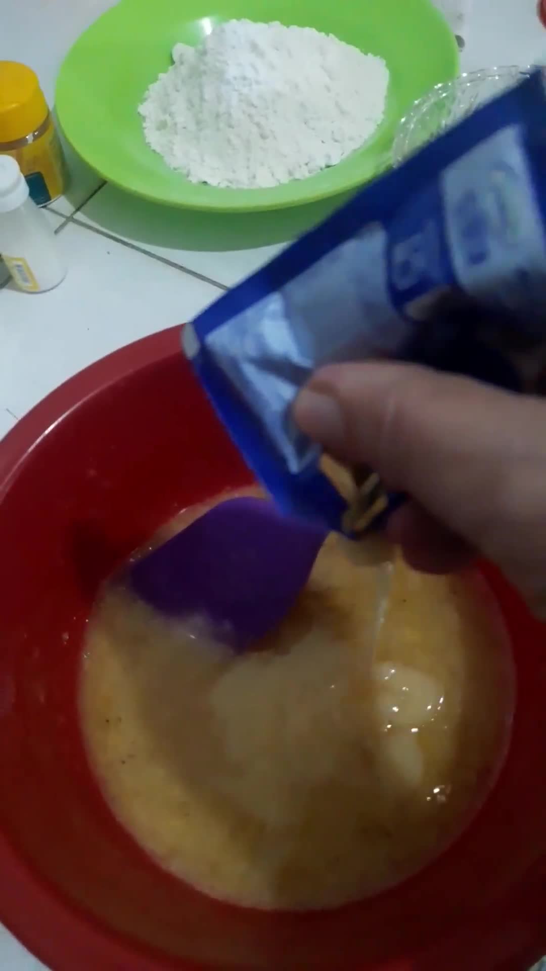 Foto langkah ke 2 dari resep Bolu Pisang Kukus No Mixer.