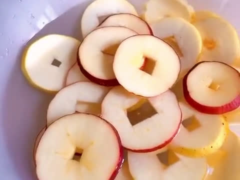 Hình bước làm 3 của món 🌱 Táo Sấy Giòn Đồng Tiền May Mắn 🧧 Món Ăn Chơi Tết Healthy