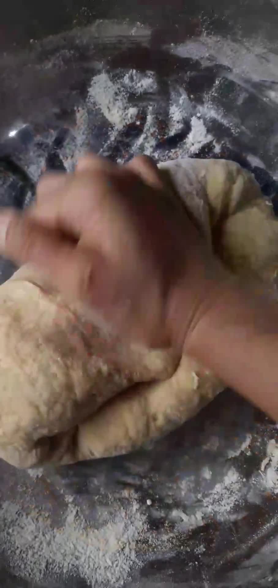 Foto del paso 3 de la receta: Rosca rellena de dulce de leche y coco🤓