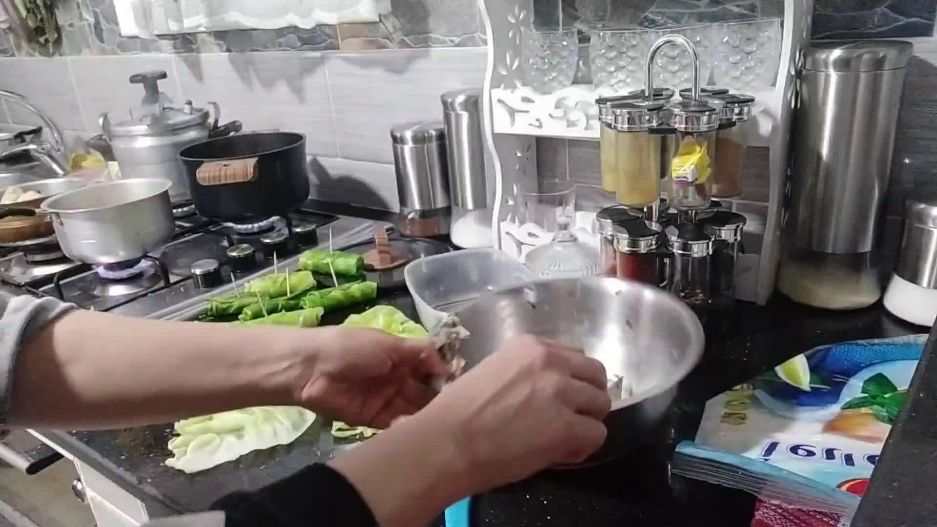 Une image de l'étape 2 de Dolma Algérienne (choux vert farci à la viande).