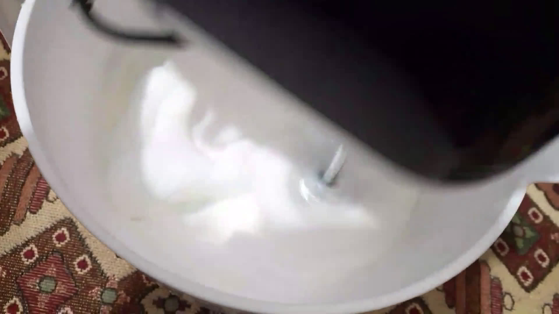 عکس مرحله 1 از دستور کیک موکا خامه ای