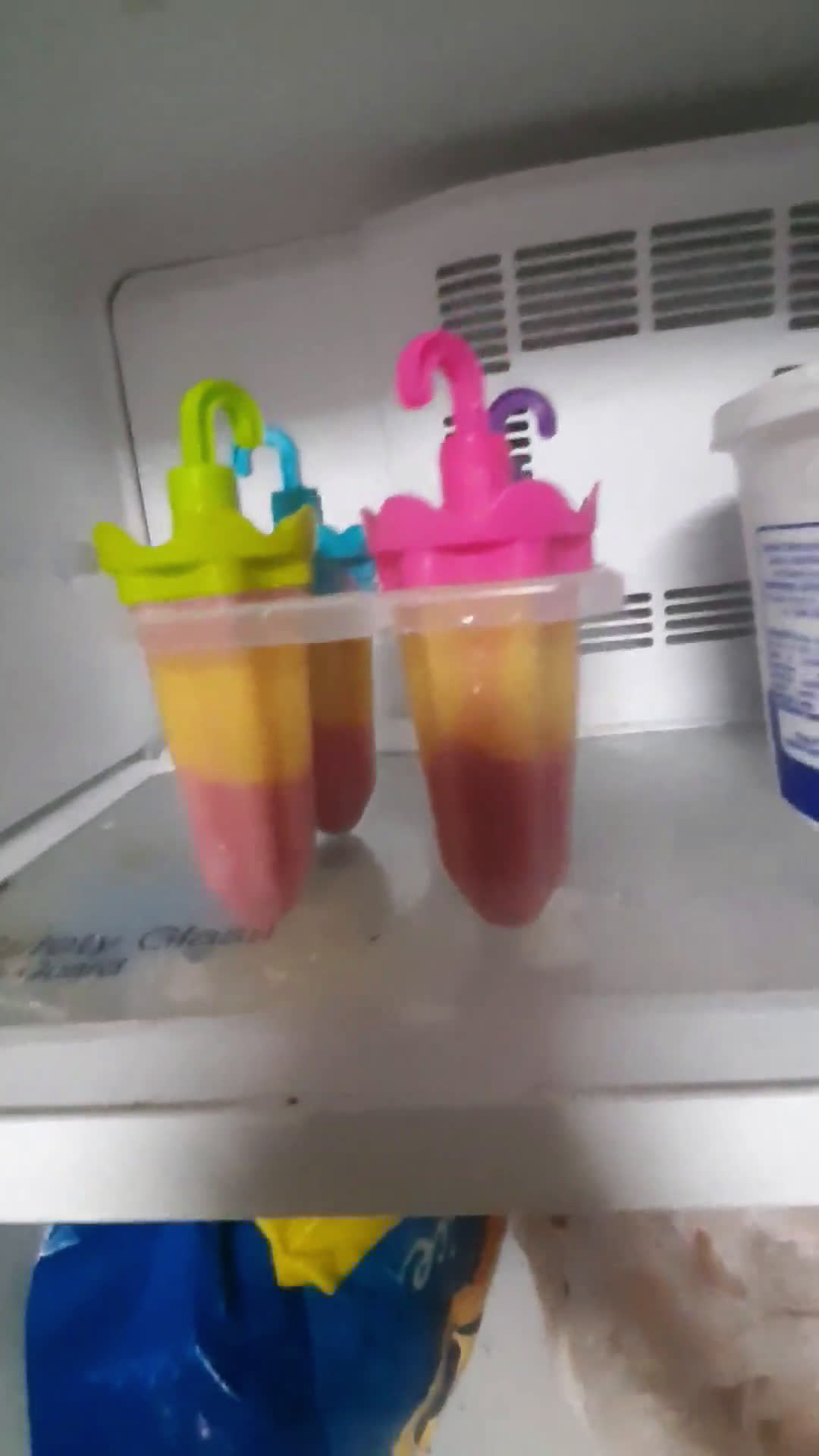 Foto del paso 5 de la receta: Paleta de Fresas, Banana y Mango
