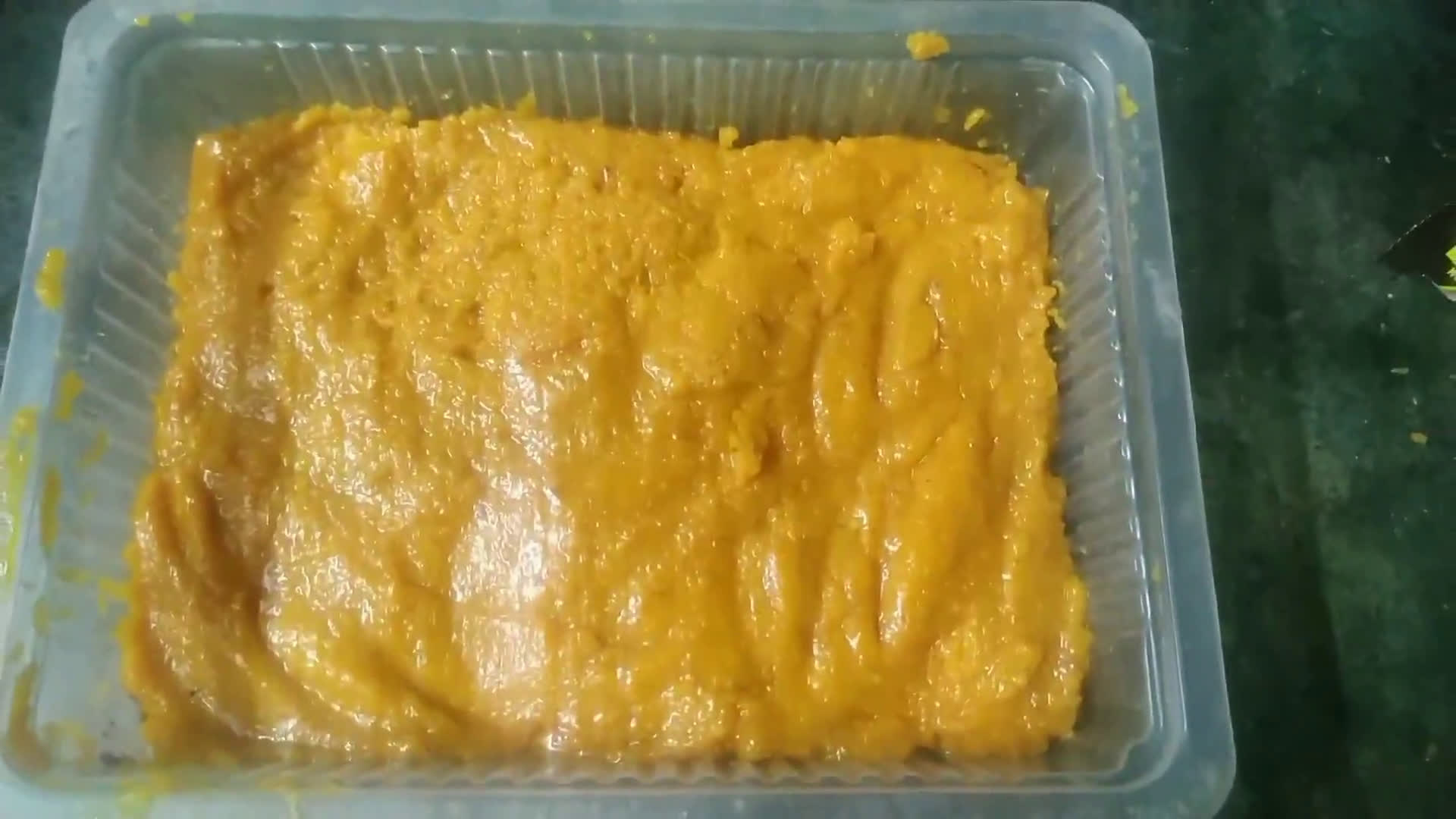 नागपूर स्पेशल संत्रा बर्फी (santra burfi recipe in marathi) रेसिपी स्टेप 4 फोटो 